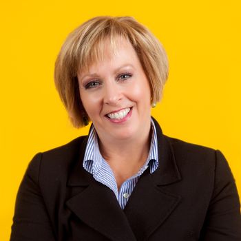 Portrait of Sandy Dotson, Broker/Agent.